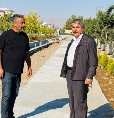 İlçemizin çevresi ve şehir girişlerini daha estetik, daha düzenli bir görünüme kavuşturmak için ekiplerimiz sahada aralıksız çalışıyor.