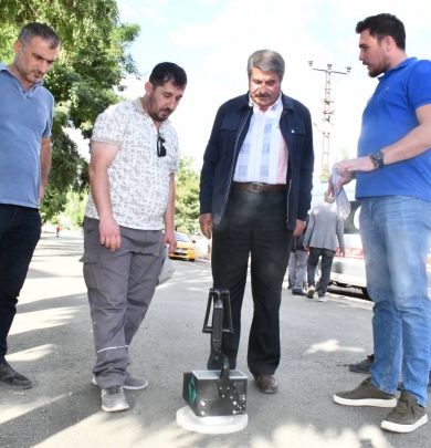 Molla İbrahim Yolu'nda Beton Yol Çalışmaları Hız Kesmiyor: Patnos'a Dayanıklı Ulaşım Ağı