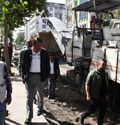 Patnos Belediye Başkanı Taşkın, Menderes Bulvarı'ndaki Yol Çalışmalarını İnceledi