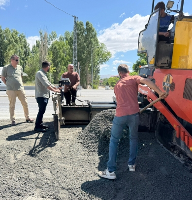 Patnos'ta Yol Yapım Çalışmaları Hız Kesmeden Devam Ediyor: Sıra Beton Asfaltta