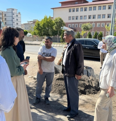 Selahaddin Eyyubi Parkı’nda Çevre Düzenleme ve Korkuluk Çalışmaları Devam Ediyor.