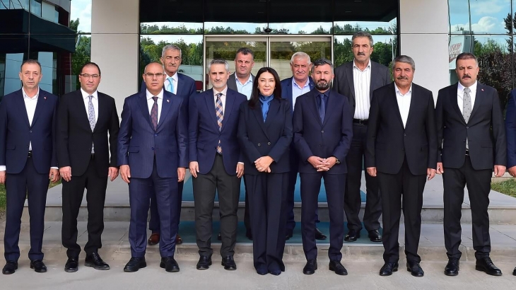 Bugün, Gençlik ve Spor Bakanlığımız himayelerinde, Spor Toto Teşkilatı ile imzalanan protokoller kapsamında; ilçemiz Patnos’a kazandırılacak Bireysel Antrenman Salonu projesi hayata geçiriliyor.