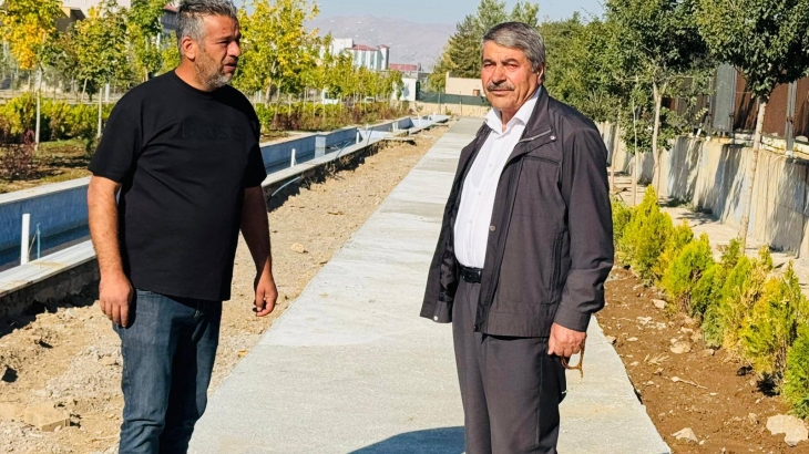 İlçemizin çevresi ve şehir girişlerini daha estetik, daha düzenli bir görünüme kavuşturmak için ekiplerimiz sahada aralıksız çalışıyor.