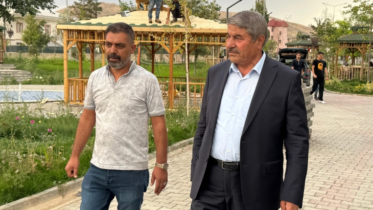 İlçemizin nefes alan noktalarından biri olan Selahaddin Eyyubi Parkı’nda devam eden peyzaj ve çevre düzenleme çalışmalarını yerinde inceledim.