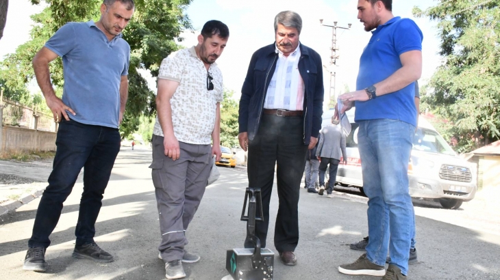 Molla İbrahim Yolu'nda Beton Yol Çalışmaları Hız Kesmiyor: Patnos'a Dayanıklı Ulaşım Ağı