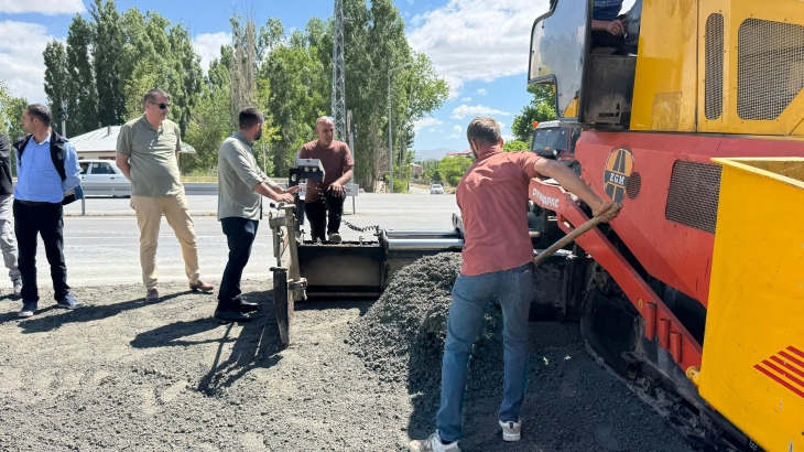 Patnos'ta Yol Yapım Çalışmaları Hız Kesmeden Devam Ediyor: Sıra Beton Asfaltta