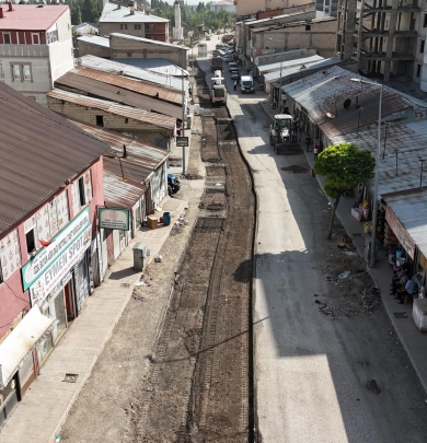 Malazgirt Caddesi'nde Hafta Sonu Çalışması: Kapsamlı Yenileme