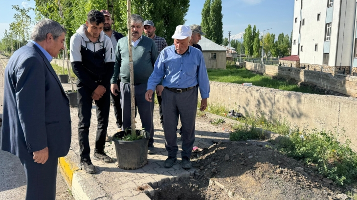 Patnos Belediye Başkanı Abdulhalik Taşkın Fidan Dikim Çalışmalarını Yerinde İnceledi
