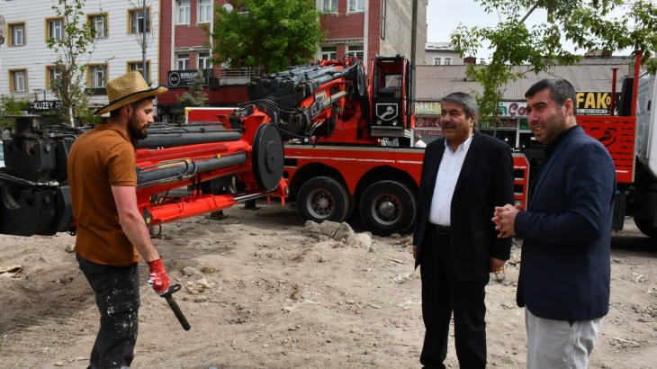 Patnos Merkez Camii Çevresinde Estetik Düzenleme Çalışmaları Sürüyor